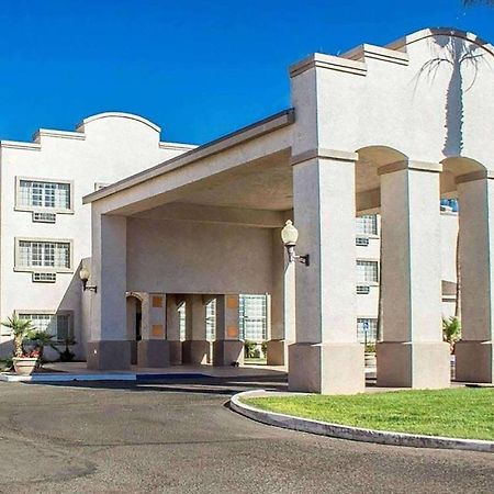 Baymont By Wyndham Safford Hotel Екстериор снимка