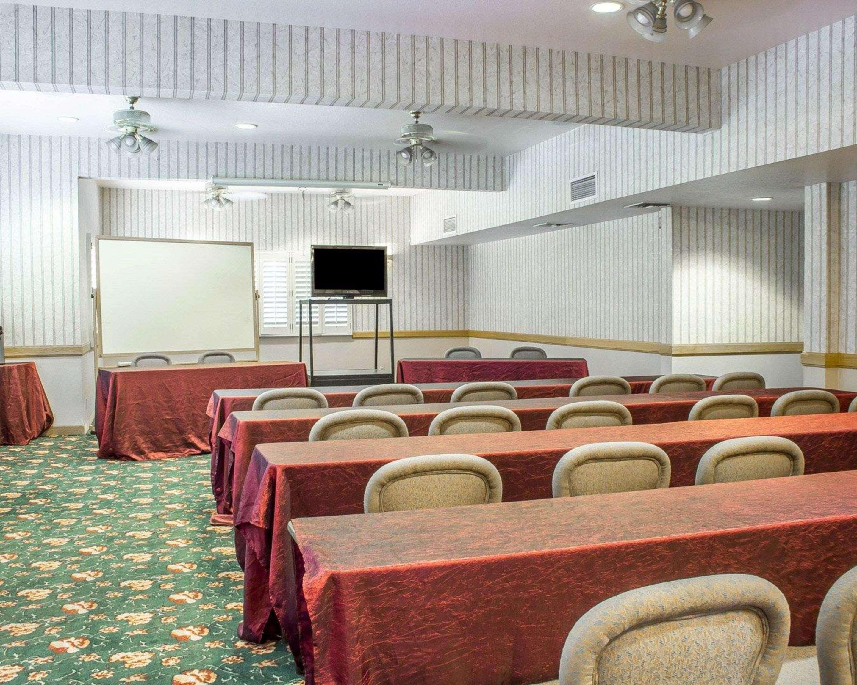 Baymont By Wyndham Safford Hotel Екстериор снимка