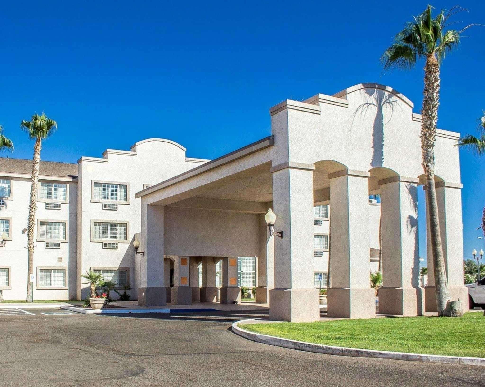 Baymont By Wyndham Safford Hotel Екстериор снимка