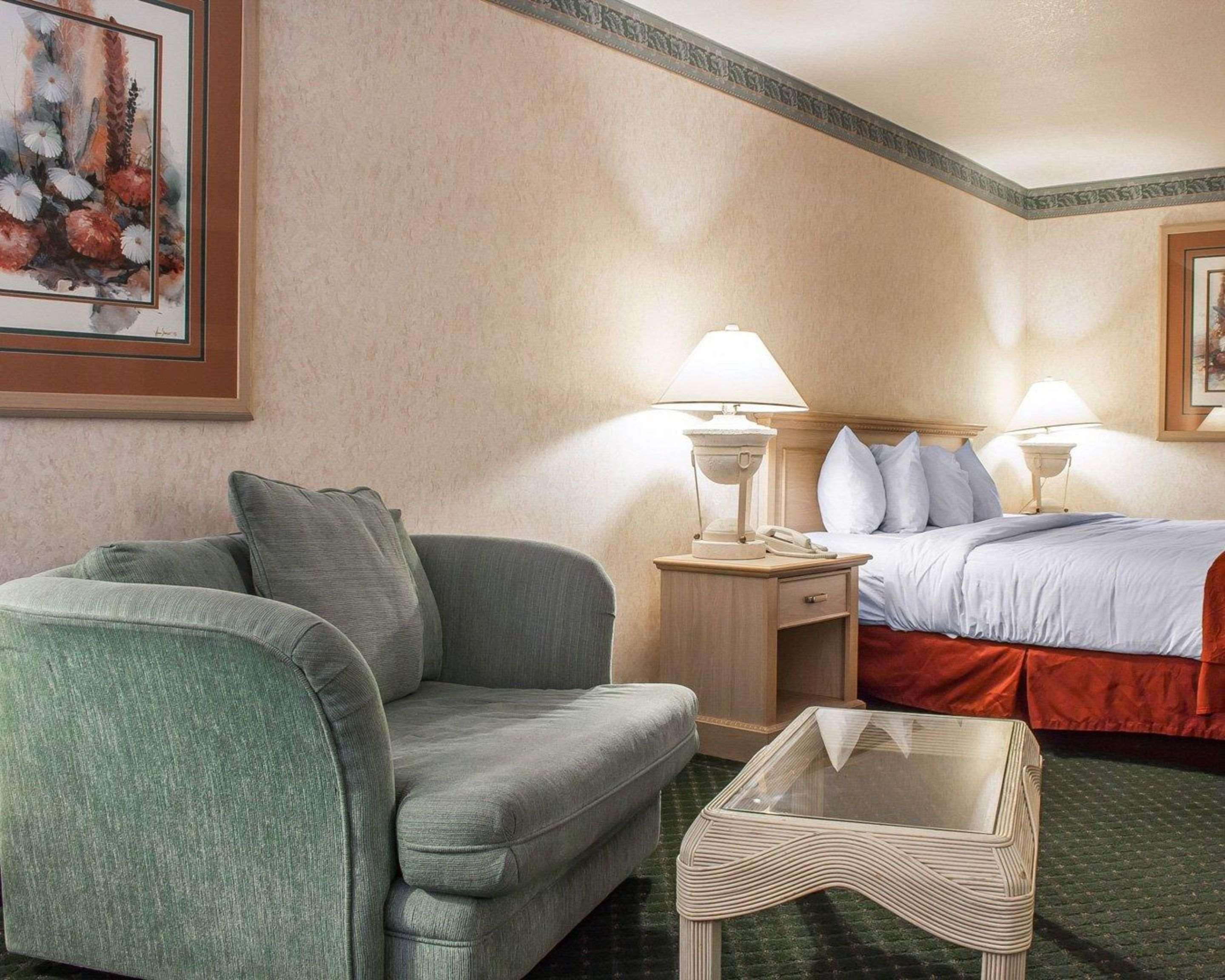 Baymont By Wyndham Safford Hotel Екстериор снимка