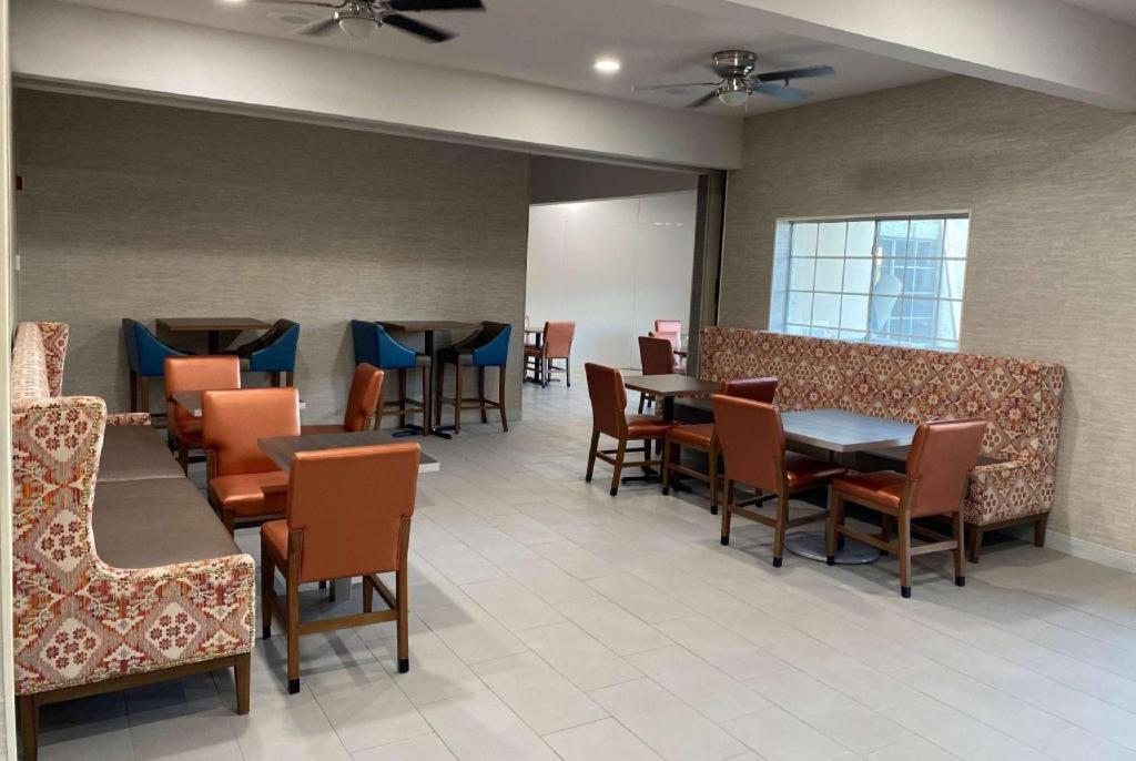 Baymont By Wyndham Safford Hotel Екстериор снимка